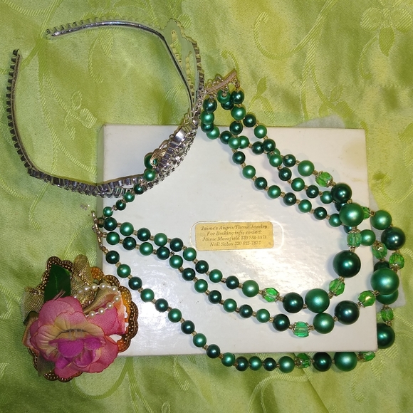 Vintage 3-Strand Green Beaded Necklace - Picture 6 of 9